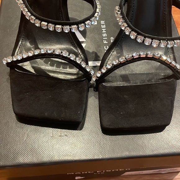NWT MARC FISHER HEELS BLACK SUEDE WITH FAKE DIAMONDS ALL ACROSS SIZE Womens 7‌‌‌ - Picture 6 of 11